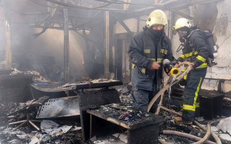 Antalya Kepez'de korkutan yangın: Alevler depodaki prefabrik büroyu küle çevirdi