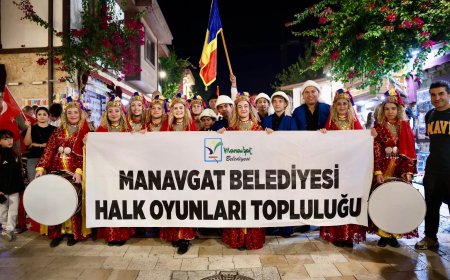 Antalya'da tarihi Side'de kültür şöleni! 10. Uluslararası Halk Dansları Festivali başladı