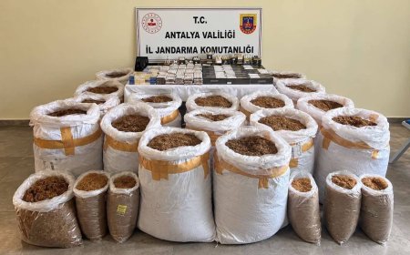 Antalya'da kaçak tütün operasyonu! 750 kilo tütün ve binlerce makaron ele geçirildi