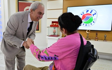 Kepez'de Cemile'nin hayali dakikalar içinde gerçek oldu! Başkan Kocagöz'den anlamlı destek