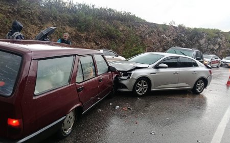 Manavgat'ta karşı şeride geçen otomobil zincirleme kazaya neden oldu: 3 yaralı