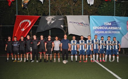 Konyaaltı'nda Cumhuriyet Bayramı coşkusu sahaya taşındı! 13 mahalle futbol turnuvasında buluştu