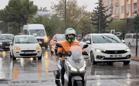 Antalya'da sarı kodlu sağanak alarmı! Trafik kilitlendi, sürücüler zor anlar yaşadı