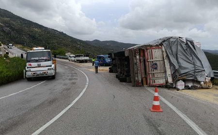 Manavgat'ta saman yüklü tır devrildi! Demirkapı Tüneli çıkışında korkutan kaza
