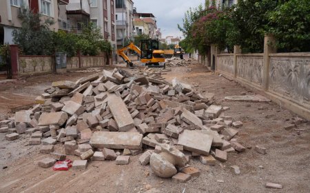 Antalya Kepez'de 5 sokak yenileniyor! 10 bin metrekare parke taşı ve 6 bin metre bordür döşeniyor