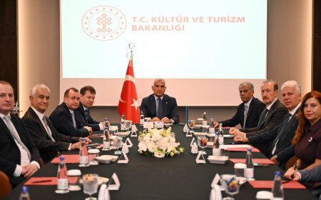 Antalya'da Türkiye-Rusya turizm zirvesi! İki ülke arasındaki uçuşların artırılması masada