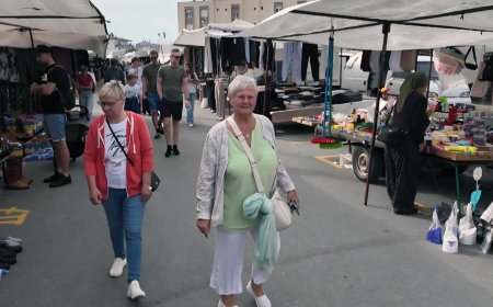 Antalya Serik'te cuma pazarına turist akını! Esnaf Almanca pazarlık yaptı