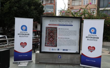 Antalya'nın 800 yıllık mirası Cumhuriyet Meydanı'nda! Döşemealtı halıları 30 Kasım'a kadar sergilenecek