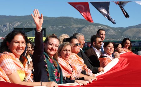 Kaş Yağlı Güreşleri'nde Erkan Taş şampiyon oldu! Kadın muhtarlar er meydanında buluştu