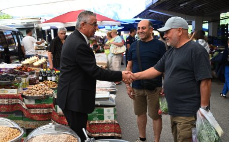 Kemer Belediye Başkanı Necati Topaloğlu pazara indi! Esnafın ve vatandaşların taleplerini dinledi