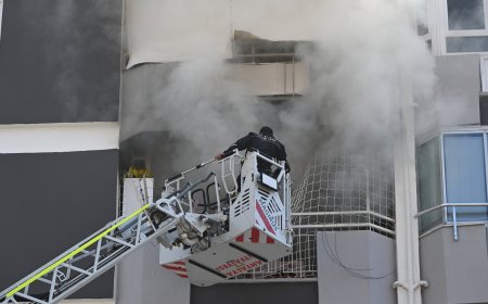 Antalya'da 6 katlı apartmanda korkutan yangın! 5'inci kattaki daire alevlere teslim oldu
