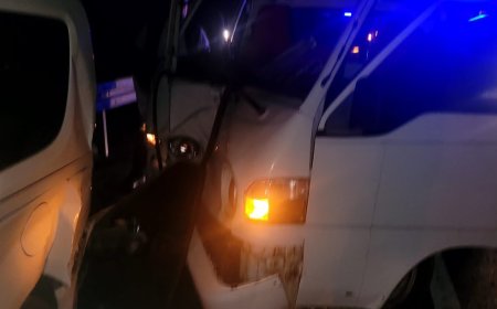 Alanya'da D-400 kara yolunda kaza! Kamyonet park halindeki araca çarptı: 1 yaralı