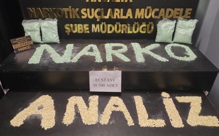 Antalya'da narkotik operasyonları! 30 bin 524 ecstasy ve 52 bin 778 kullanımlık uyuşturucu ele geçirildi
