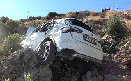 Antalya'da korkunç kaza! Otomobil 30 metrelik uçurumdan yuvarlandı, 5 takla attı