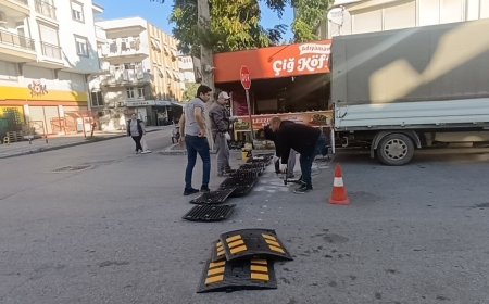 Manavgat'ta 'Birilerinin ölmesini beklemeyin' çağrısı karşılık buldu! Kazaların yaşandığı kavşağa hız kesici