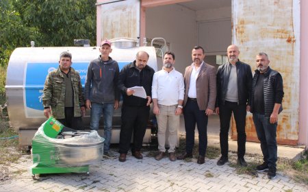 Antalya Büyükşehir'den Elmalı'daki üreticilere destek: 4 tonluk süt soğutma tankı hibe edildi