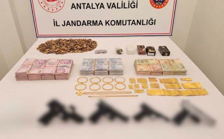 Antalya Kepez'de jandarma operasyonu: 4 ruhsatsız tabanca ve 1106 fişek ele geçirildi