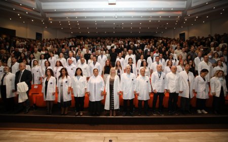 Akdeniz Üniversitesi'nde 330 hekim adayı beyaz önlük giydi: Rektör Özkan'dan önemli mesajlar