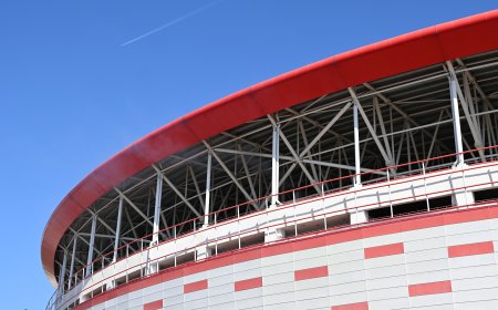 Antalya Stadyumu'nda yangın paniği: Yoğun dumanlar yükseldi, itfaiye müdahale etti