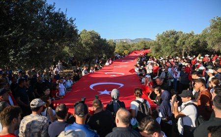 Antalya'da Cumhuriyet'in kahramanlarına vefa! Kaş'ta anlamlı yürüyüş
