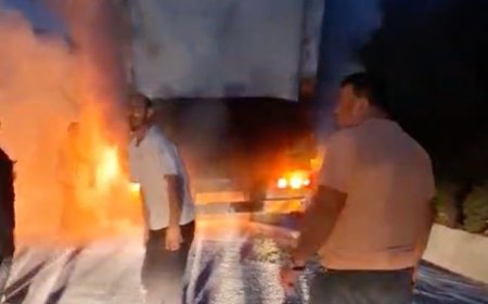 Manavgat’ta odun yüklü kamyon alev aldı: Büyük çapta hasar oluş