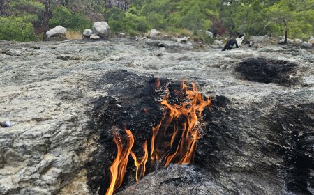 Kemer’de Yanartaş’ın bazı noktalarında alevler söndü: Nedeni henüz bilinmiyor