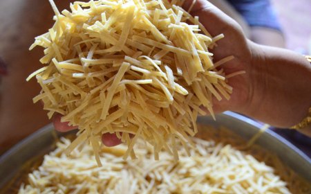 Akseki’de kışlık erişte imecesi: 120 yumurtayla yaklaşık 30 kilo hazırlanıyor