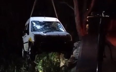 Serik’te araç sulama kanalına düştü: Tavanda bekleyen 2 kişi kurtarıldı