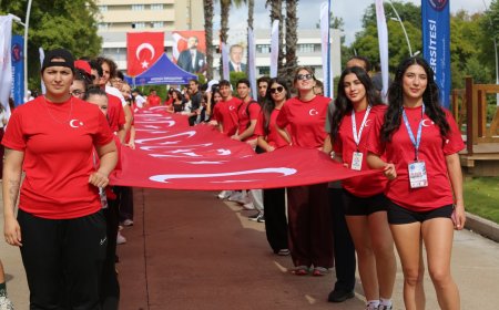 Akdeniz Üniversitesi’nde Cumhuriyet coşkusu koşu ve sergiyle yaşandı