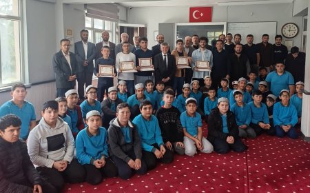 Korkuteli’nde 5 hafız öğrenciye belge, yarışma birincilerine ödül