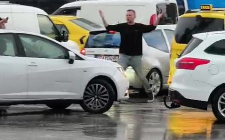 Antalya’da trafik ışıkları çalışmayınca kavşak kilitlendi: Sürücüler araçlarından indi