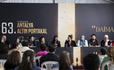 Antalya Altın Portakal Film Festivali'nde iki film seyirciyle buluştu: Film Forum'da sinemanın geleceği konuşuldu