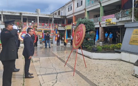 Antalya Serik'te Cumhuriyet'in 103. yılı coşkusu: Atatürk Anıtı'na çelenk sunuldu