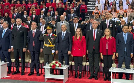 Antalya'da 29 Ekim Coşkusu: Cumhuriyet'in 103. Yılı Yağmura Rağmen Törenlerle Kutlandı