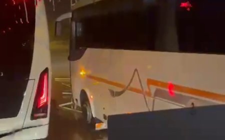 Belek’te personel servisi güvenlik kapısına çarptı: Demir yapı yıkıldı