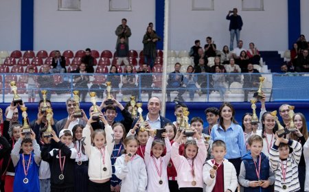 Konyaaltı’nda Cumhuriyet Tenis Turnuvası: 5 kategoride 10 şampiyon