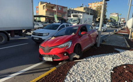 Serik’te Sanayi Kavşağı’nda iki otomobil çarpıştı: 1 yaralı