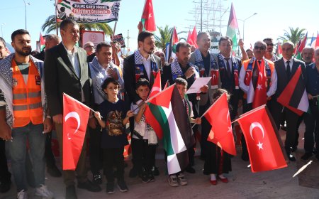 Antalya Alanya'da Gazze için sessiz yürüyüş: Binlerce öğrenci ve vatandaş katıldı