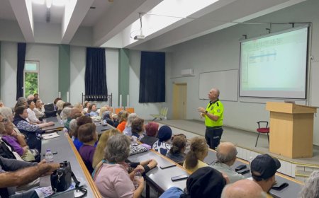 Antalya'da 60 yaş üstü üniversite öğrencilerine trafik güvenliği eğitimi verildi