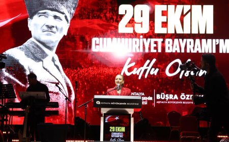 Antalya’da on binler Cumhuriyet için yürüdü, Semicenk konserinde buluştu