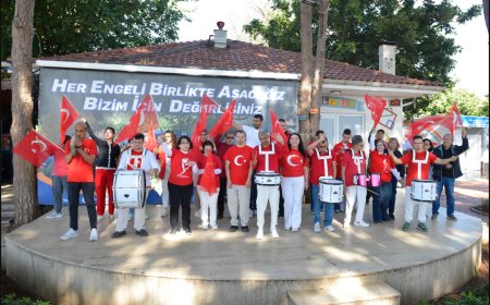 Muratpaşa’da özel gereksinimli bireylerden Cumhuriyet yürüyüşü