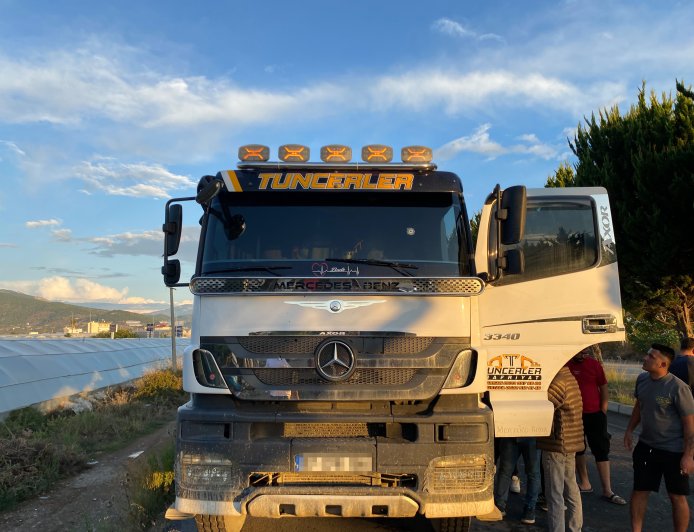 Gazipaşa’da D-400’de silahlı saldırı: Seyir halindeki kamyona 5 el ateş edildi