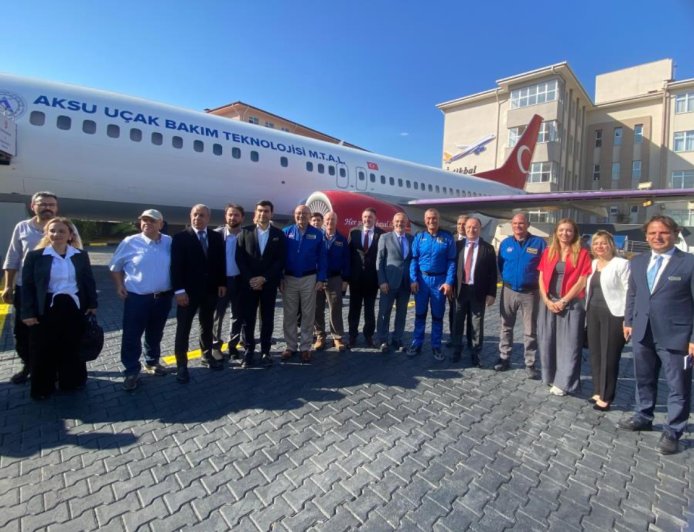 Antalya’da astronotlardan uçak okuluna ziyaret: Öğrencilerle uzay ve havacılığı konuştular