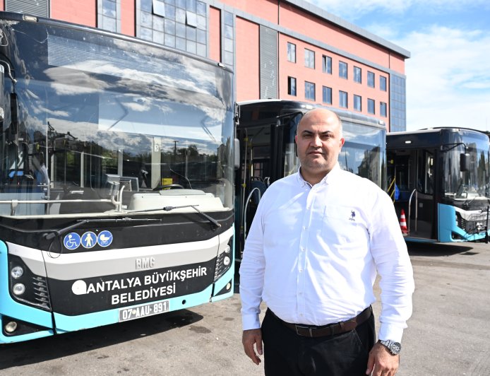 Antalya'da yağmur suyu otobüsün içine aktı! Özel halk otobüsüne müdahale, işletmeciye ceza