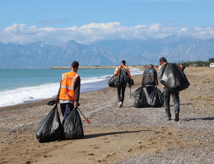 Antalya'nın caretta caretta yuvalama alanında temizlik seferberliği! Aksu Belediyesi'nden çevre çağrısı