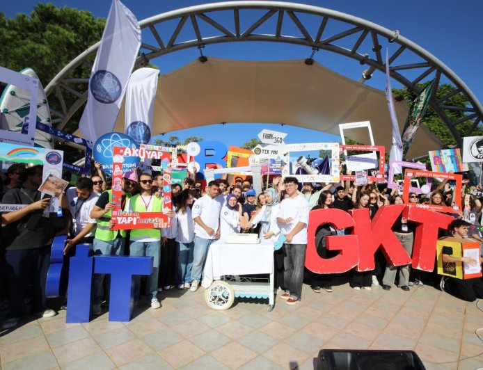 Akdeniz Üniversitesi'nde 142 öğrenci topluluğu buluştu! TEKNOFEST şampiyonlarına ödül
