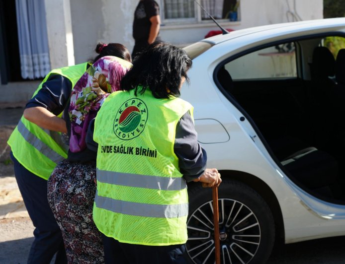 Kepez Belediyesi'nden 76 yaşındaki Ayşe Köktaş'a destek: Evi baştan sona yenileniyor