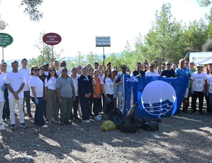 Kemer Belediyesi Çalış Tepesi'nde çevre temizliği etkinliği düzenledi