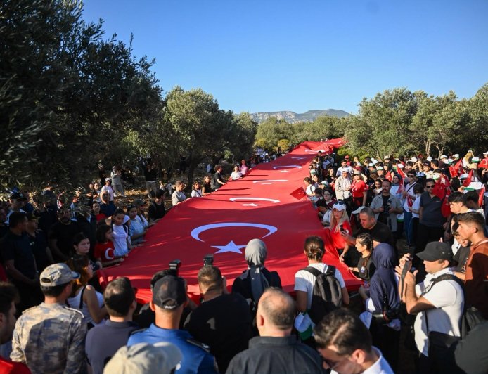 Antalya'da Cumhuriyet'in kahramanlarına vefa! Kaş'ta anlamlı yürüyüş