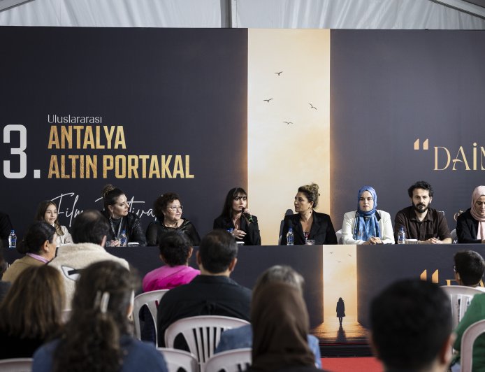 Antalya Altın Portakal Film Festivali'nde iki film seyirciyle buluştu: Film Forum'da sinemanın geleceği konuşuldu
